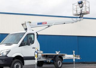 Plataformas telescópicas Plataformas telescópicas remolcables Dino Lift Dino 230VT