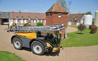 Pulverizadoras automotrices Challenger RoGator 635