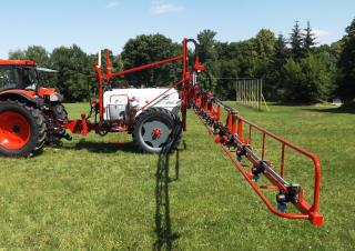 Pulverizadoras remolcables Unia Plus 1618 