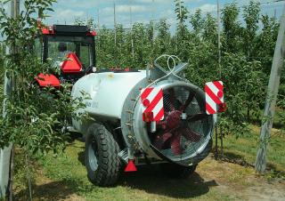Pulverizadoras remolcables Unia Sleza 2000