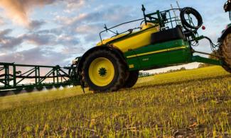 Pulverizadoras remolcables John Deere R 962 i