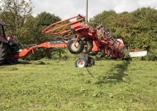 Rastrillos henificadores Kuhn GF 17012