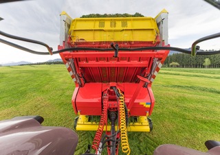 Remolques de ensilado Pöttinger Jumbo 7380 DB