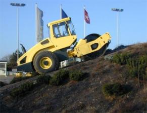 Rodillos Rodillos vibrantes autopropulsados Bomag BW 211 D-4