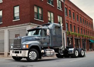 Camiones Tractoras Mack PINNACLE CA68 Conventional CHU602 MP8 4x2