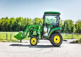 Vehículos Tractores de uso municipal John Deere 2032 R