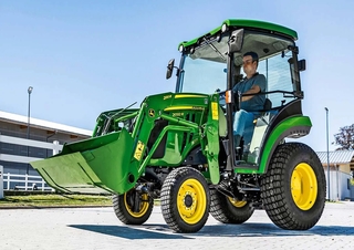 Vehículos Tractores de uso municipal John Deere 2032 R