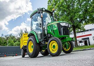 Vehículos Tractores de uso municipal John Deere 3046 R