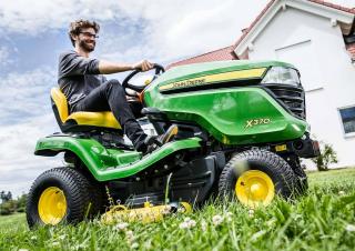 Cortacéspedes y tractores de jardín John Deere X370