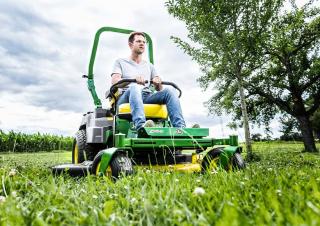 Cortacéspedes y tractores de jardín John Deere Z515E