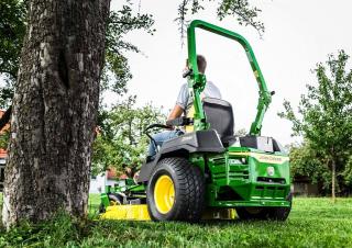 Cortacéspedes y tractores de jardín John Deere Z515E