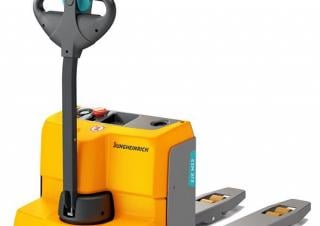 Transpaleta elec. de conductor acompañante Jungheinrich EJE M15 