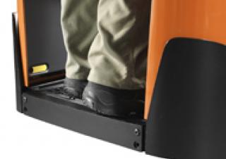 Transpaleta elec. de conductor acompañante BT LPE 200