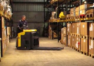 Transpaleta elec. de conductor acompañante Combi-Lift Combi PPT 5000