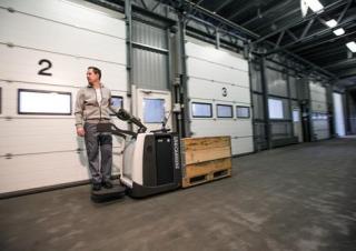 Transpaleta manual Transpaletas con plataforma elevadora UniCarriers PMR 200