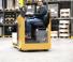 Transpaleta manual Transpaletas con asiento Caterpillar NPS30N2