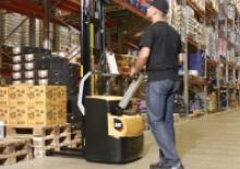 Apiladores de palets con plataforma elevadora Caterpillar NSP16N2R
