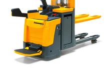 Apiladores de palets con plataforma elevadora Jungheinrich ERD 220