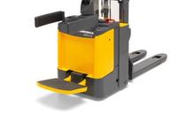 Apiladores de palets con plataforma elevadora Jungheinrich ERD-K 18
