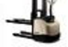 Apiladores de palets con plataforma elevadora Crown ETi 4000-1.2 TT