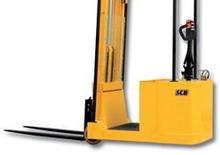 Apiladores de palets con plataforma elevadora CVitalia SCB 12-30