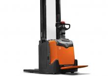 Apiladores de palets con plataforma elevadora Toyota SPE120