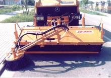 Barredoras delanteras montables Drutzel DVK-U 220 HSR 2