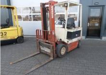 Carretillas elevadoras eléctricas Nissan UM 02 L 20 U