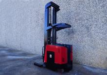 Carretillas para pasillos estrechos VNA RAYMOND 740R45TT