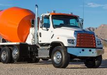 Chasis rígido Freightliner 114SD 162 Crew Cab Detroit DD8