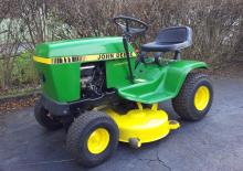 Cortacéspedes y tractores de jardín John Deere 111