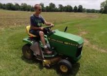 Cortacéspedes y tractores de jardín John Deere LX172