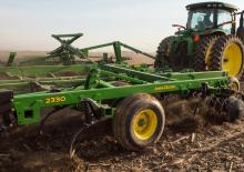 Cultivadores John Deere 2330