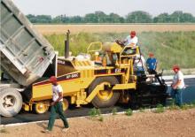 Extendedoras asfálticas  de ruedas Caterpillar AP800C
