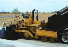 Extendedoras asfálticas  de ruedas Caterpillar AP800D
