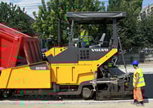 Extendedoras asfálticas sobre orugas Volvo ABG7820