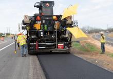 Extendedoras asfálticas sobre orugas Astec ROADTEC SP-200