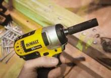 Impulsoras y llaves de impacto sin cable DEWALT DCF883L2