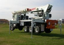 Plataformas telescópicas sobre camión Elliott Equipment E120 E-Line