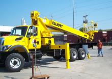Plataformas telescópicas sobre camión Elliott Equipment H90F HiReach