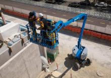 Plataformas articuladas de ruedas Genie Z™-45 XC