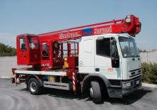 Plataformas elevadoras articuladas remolcables Oil & Steel Eagle 2422