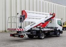 Plataformas elevadoras articuladas remolcables ISOLI PNT220NLX
