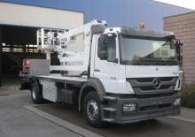 Plataformas elevadoras articuladas remolcables Barin AB 9/S