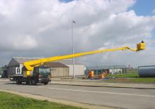 Plataformas elevadoras articuladas remolcables Custers Taurus 330-26