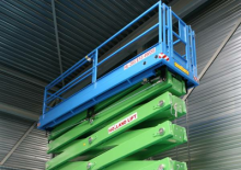 Plataformas de tijeras de ruedas Holland-Lift HL-285 E13 4WDS