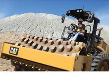 Rodillos vibrantes autopropulsados Caterpillar CP54B
