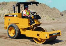 Rodillos vibrantes autopropulsados Caterpillar CP323C