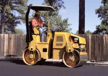 Rodillos vibrantes tándem Caterpillar CB24