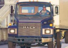Tractoras Mack CM400 4-point cab E5-240 4x2